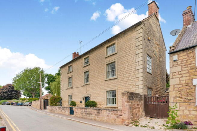 5 bed Detached for sale Image 5