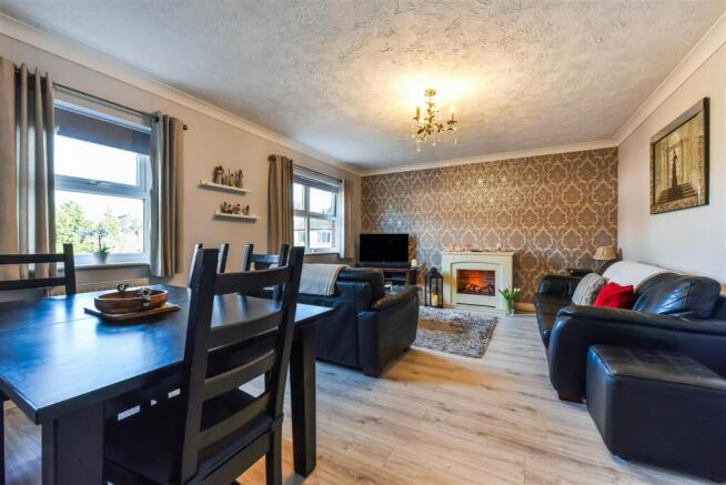 Sitting/Dining Room