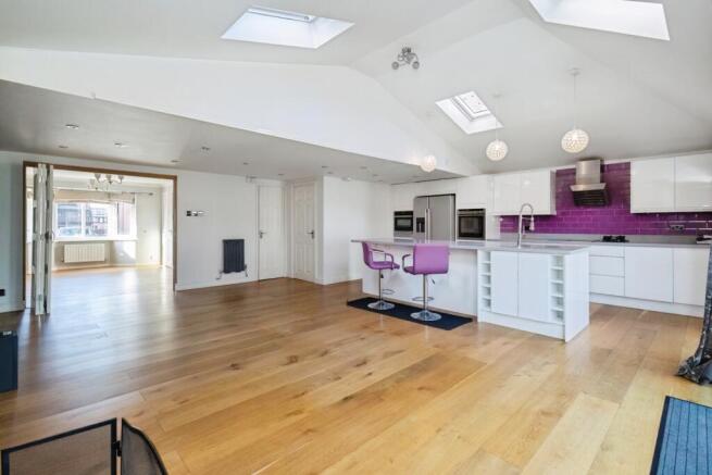 4 bed Detached for sale Image 7