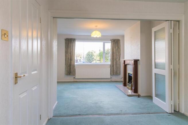 LIVING/DINING ROOM