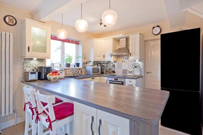 4 bed Semi-Detached for sale Image 6