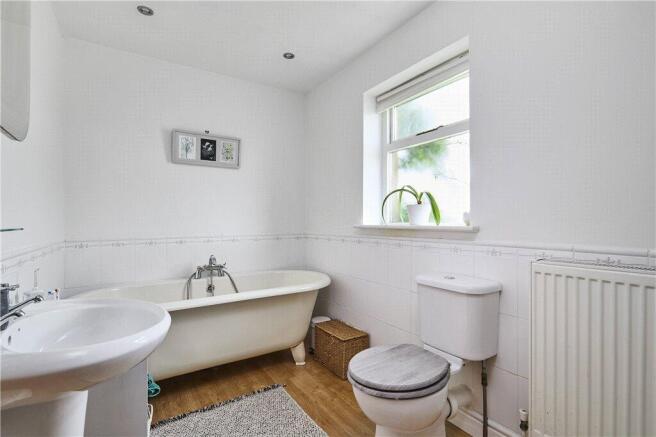 4 bed Detached for sale Image 11