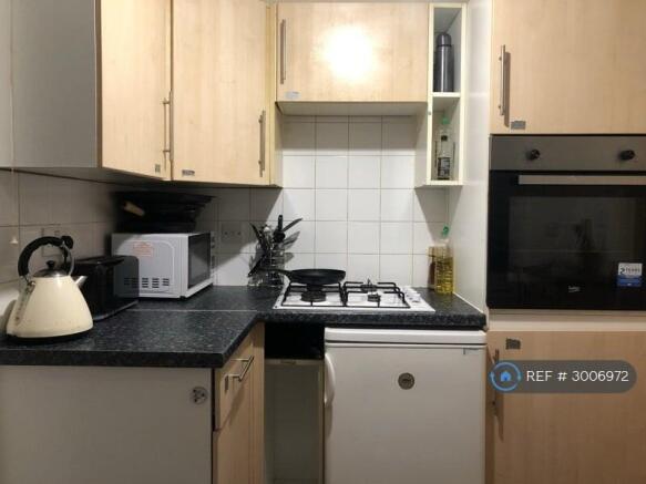 1 bed House Share to rent Image 8