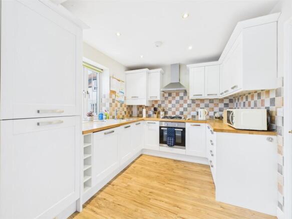 2 bed Terraced for sale Image 5
