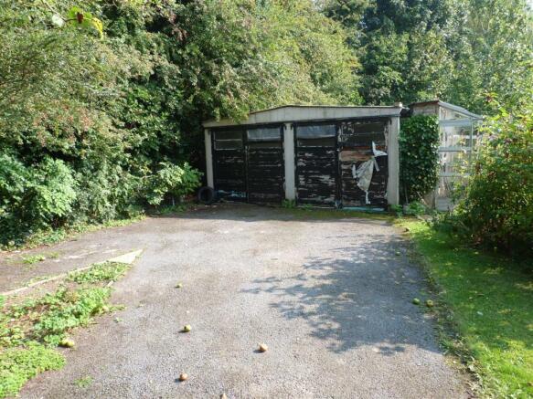 DOUBLE GARAGE