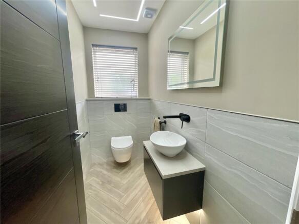 4 bed Detached for sale Image 8