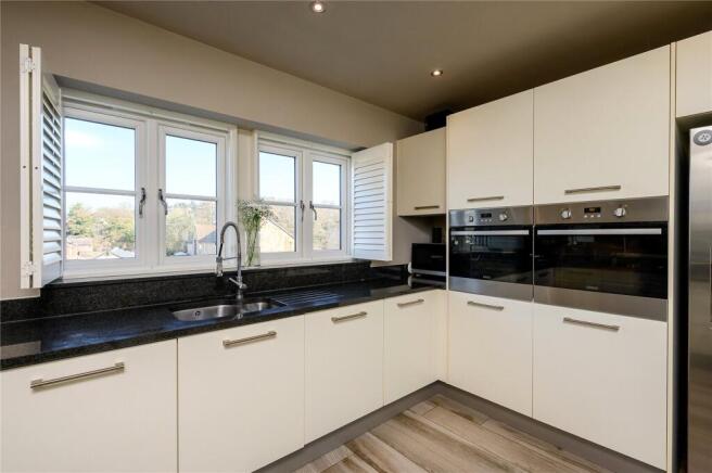 4 bed Detached for sale Image 10