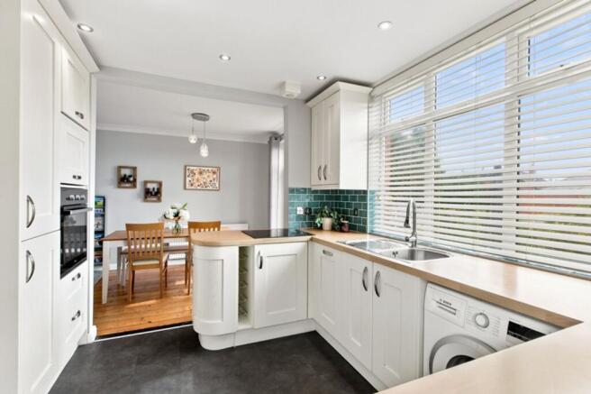 4 bed Semi-Detached for sale Image 7