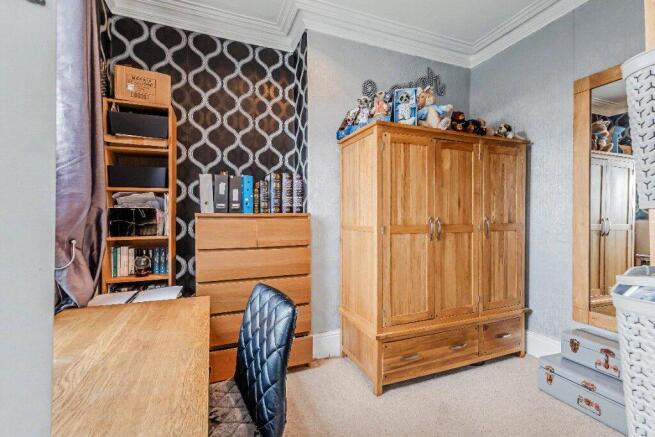 4 bed House for sale Image 11