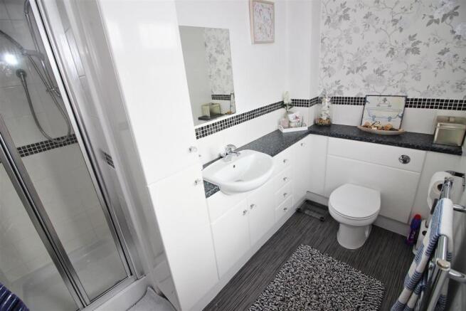 ensuite.JPG