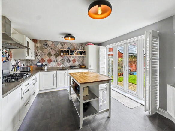 4 bed Detached for sale Image 5