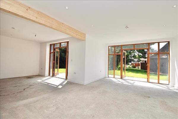 Kitchen / Dining Roo