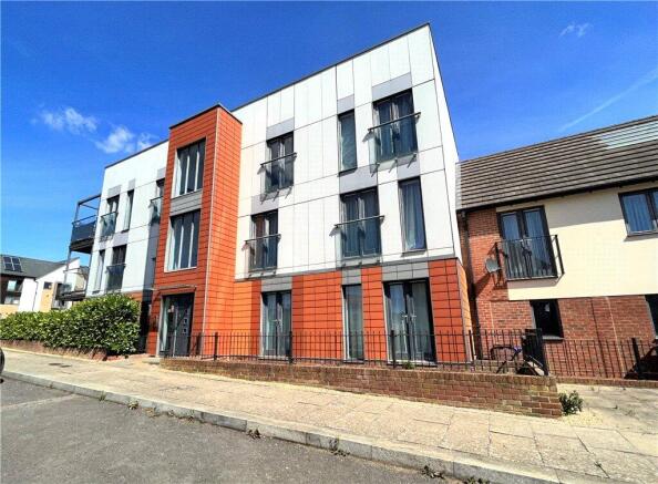 2-bed flat on Barring Street, Upton, Northampton, Northamptonshire, NN5, £165,000
