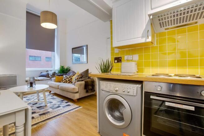 Lounge//Kitchen