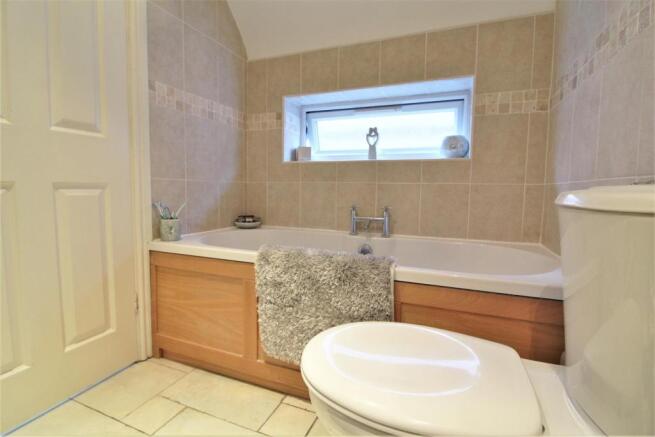 EN-SUITE BATHROOM