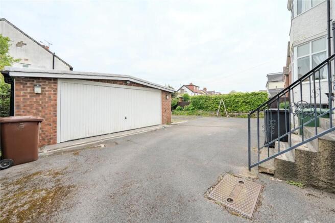 6 bed Detached for sale Image 10