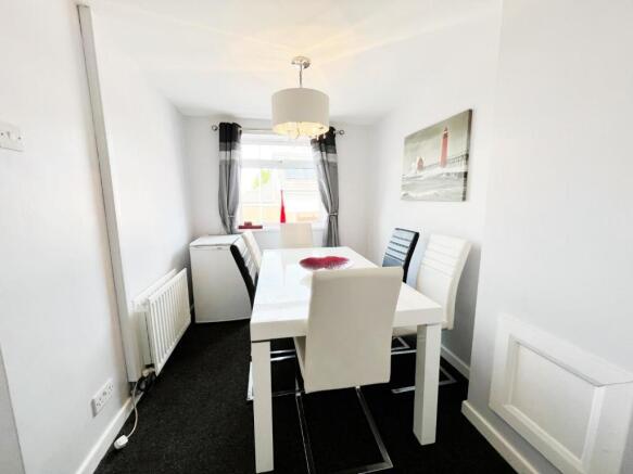 Dining Room pic 1.jpg