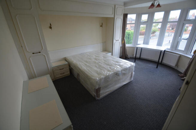 4 bed House to rent Image 5