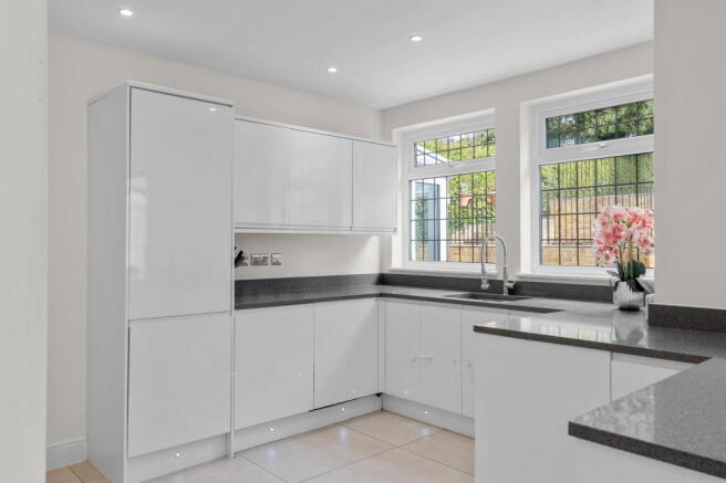 House in Coulsdon - View 6