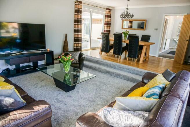 Lounge/Dining Room