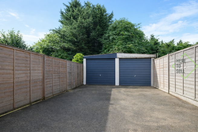 Firs Park Gardens, N21 - Garage