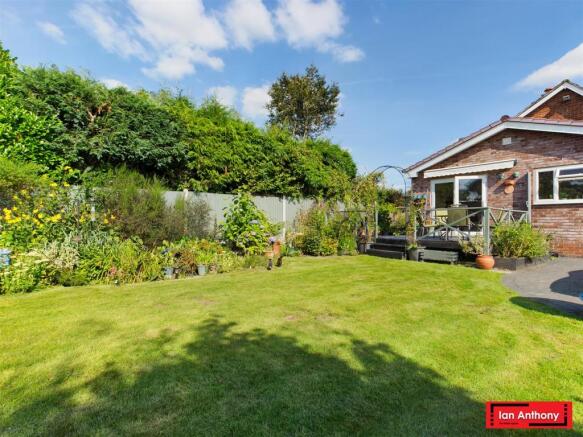 REAR AND SIDE GARDEN