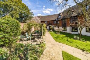 Flat 4, St Peters Court, Hylton Road, Petersfield GU32 3JH
