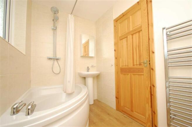 BATHROOM - VIEW 1