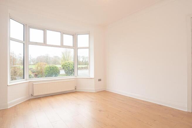 5 bed Semi-Detached to rent Image 7