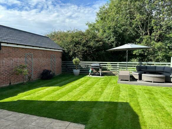 REAR GARDEN IN THE SUMMER.jpg