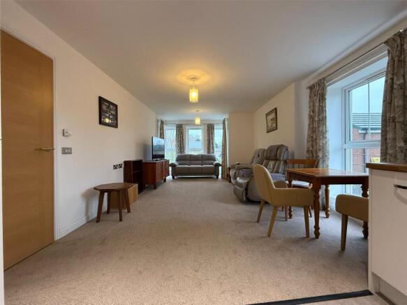 2 bed Apartment for sale Image 4