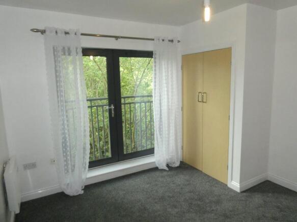 2 bed Apartment to rent Image 6