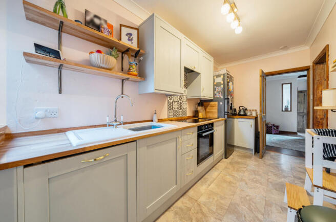 1417280-9-699c5d3...