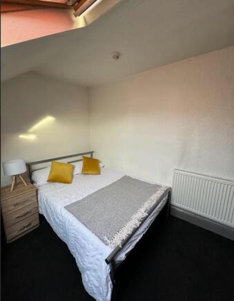 A cozy double bedroom featuring a comfortable b...