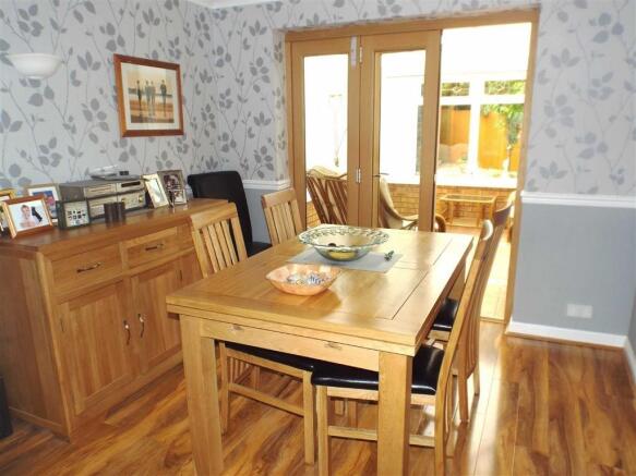 DINING ROOM: