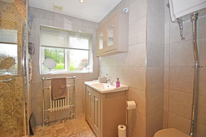 32 Pear Tree Way, shower room.jpg