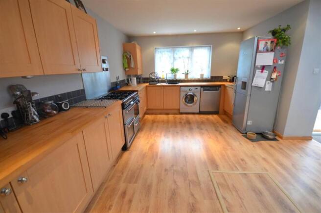 KITCHEN/DINER (L-SHA