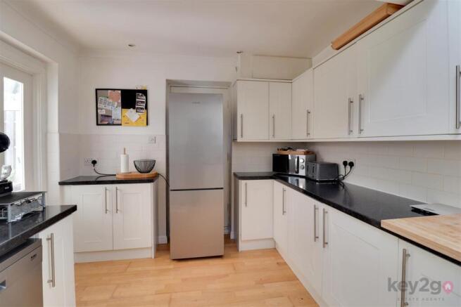 4 bed Semi-Detached for sale Image 4