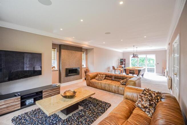 Lounge & Dining Room