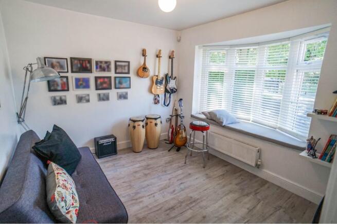 Bedroom 5/Games Room