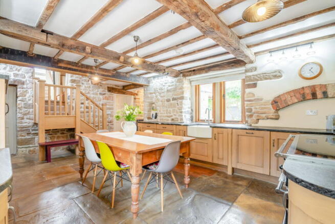5 bed Detached for sale Image 10