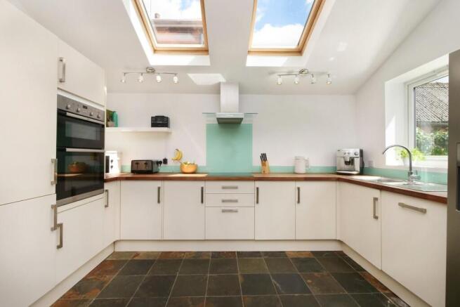 4 bed Semi-Detached for sale Image 6