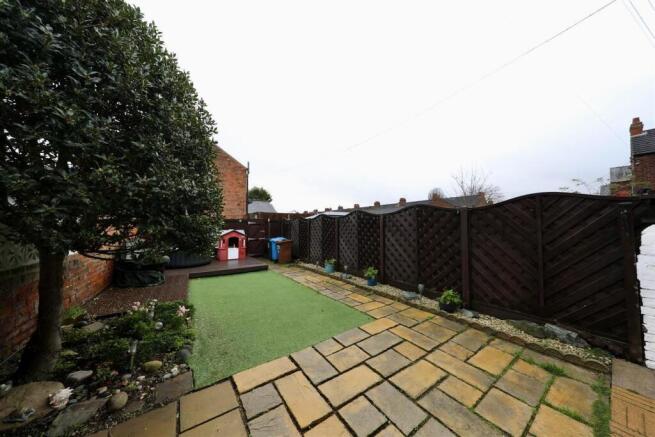 3 bed Terraced for sale Image 11