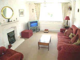 LOUNGE / DINING ROOM