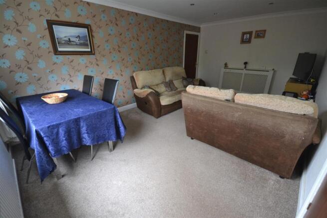 LOUNGE/DINER