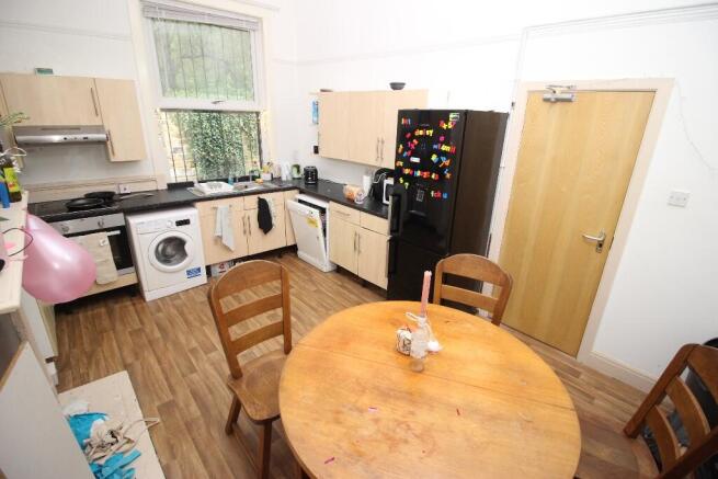 6 bed Terraced to rent Image 9
