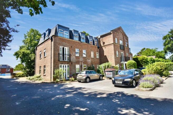 2 bed Flat for sale Image 5