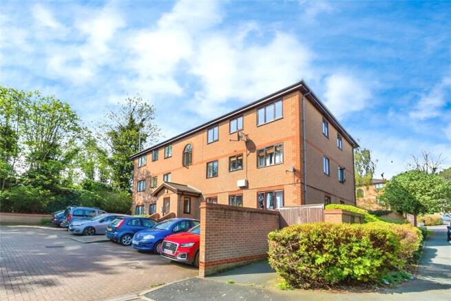 1-bed flat on Winston Close, Greenhithe, Kent, DA9, £140,000