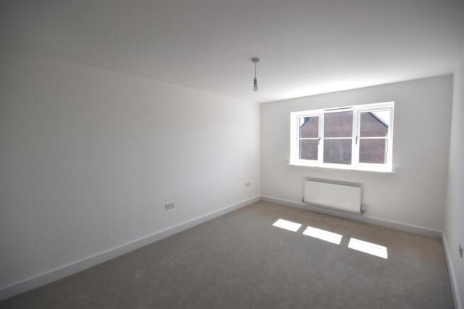 4 bed Detached for sale Image 8