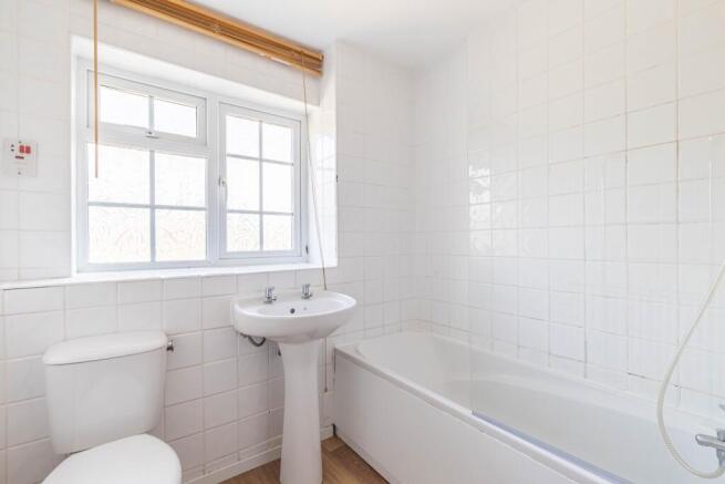 4 bed Detached for sale Image 12